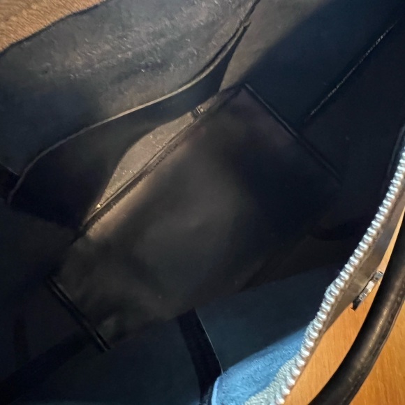 Emma and Sophia black leather satchel tote purse. With strap. - Picture 7 of 10